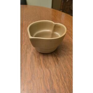 Vintage Bennington Pottery Stoneware Heart Batter Bowl Spout Tan Vermont